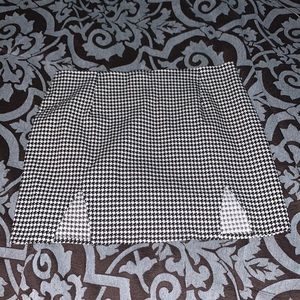 Black and white skirt double slit